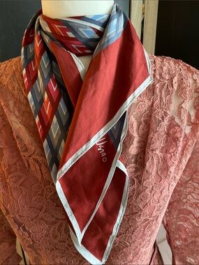 Vintage Vera Neumann arrow tipped scarf